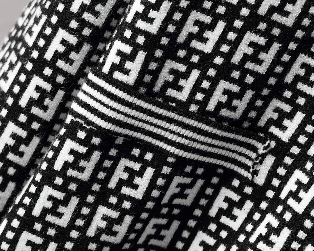 Fendi Men's Sweaters Designer Fendi Sweaters and Cardigans Clothing 36031