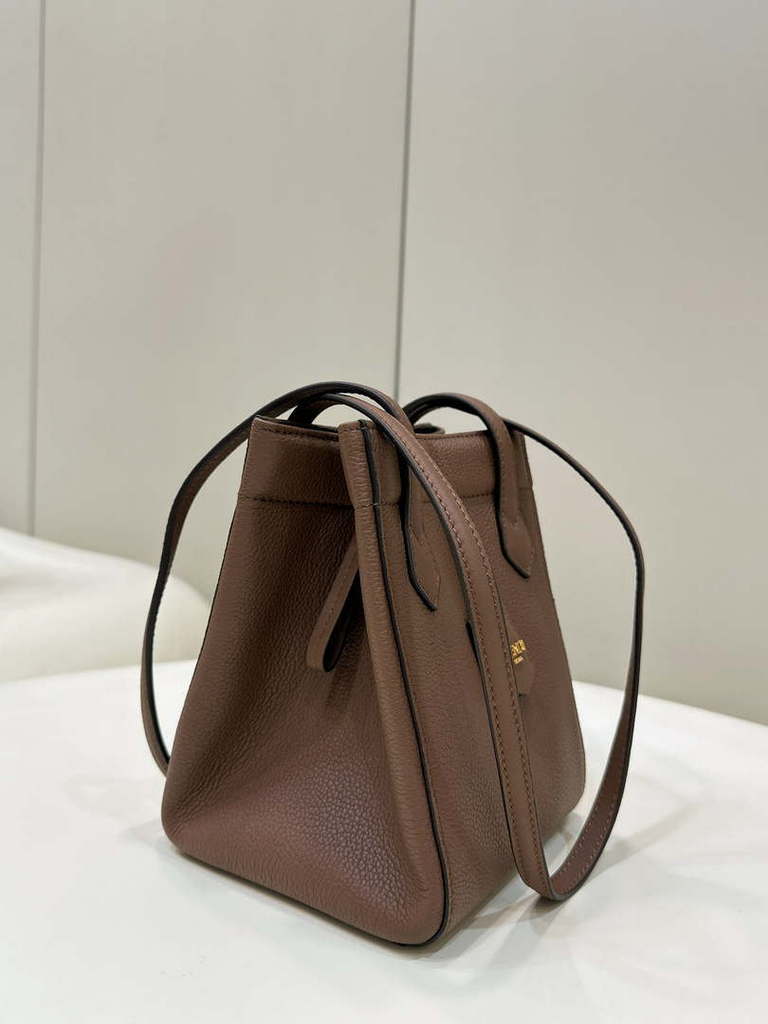 Fendi Mini Origami 8BS083 Brown leather mini bag that can be transformed 8626As