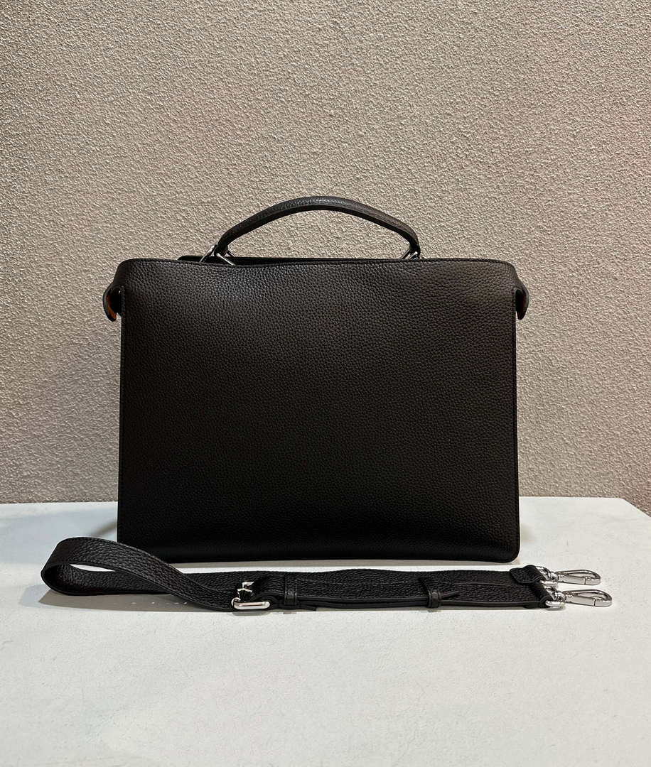 Fendi Peekaboo ISeeU Medium Black leather bag 7VA529
