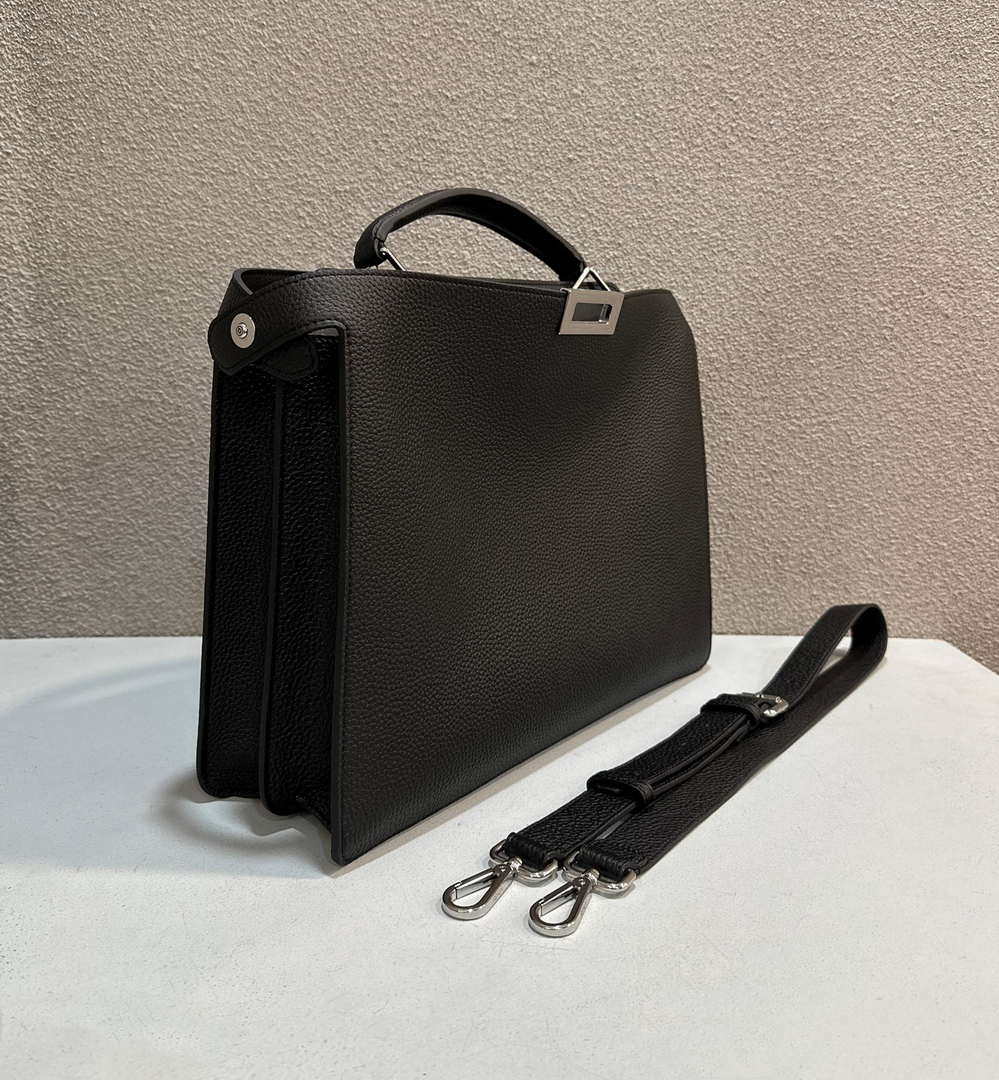 Fendi Peekaboo ISeeU Medium Black leather bag 7VA529