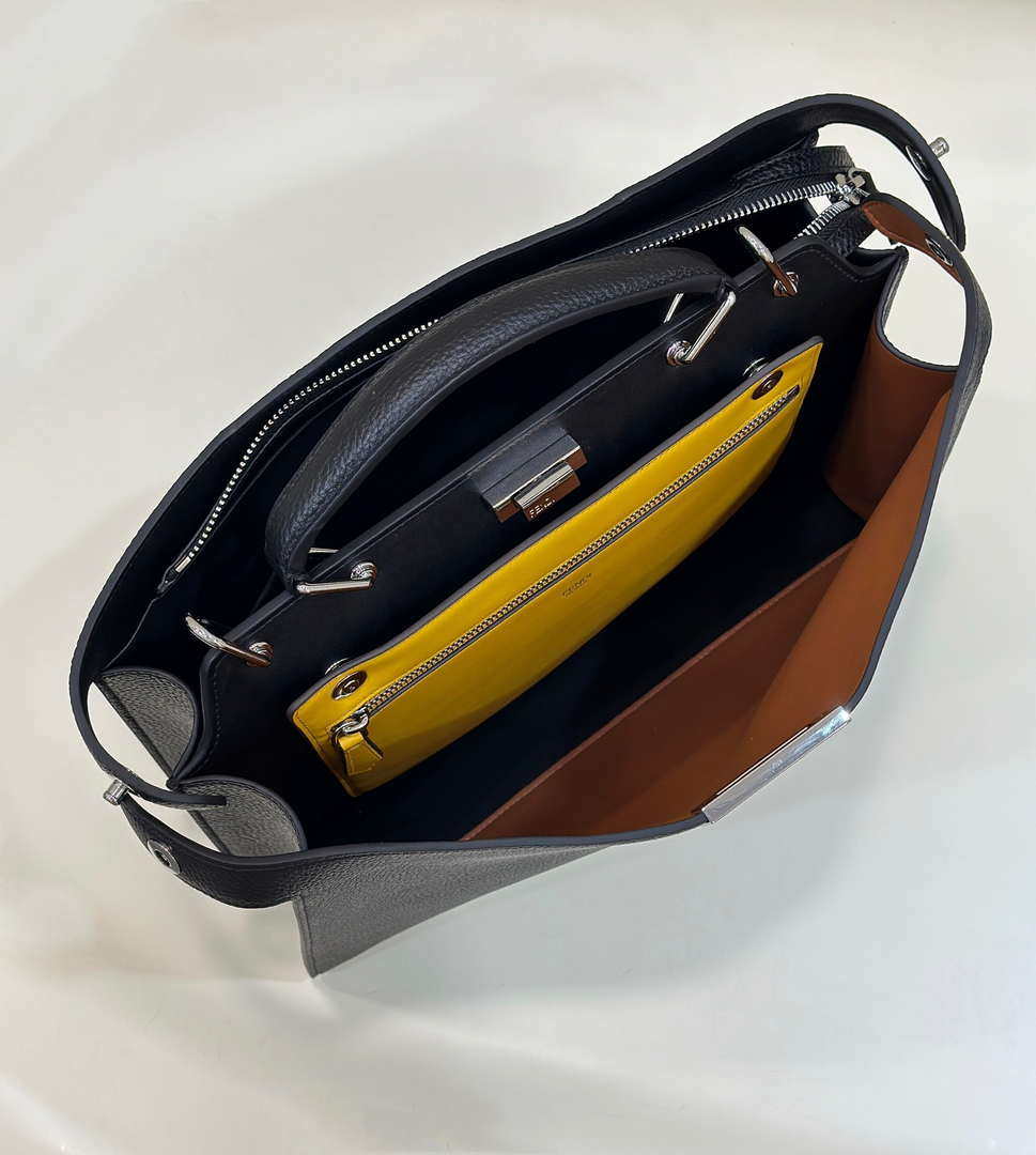 Fendi Peekaboo ISeeU Medium Black leather bag 7VA529