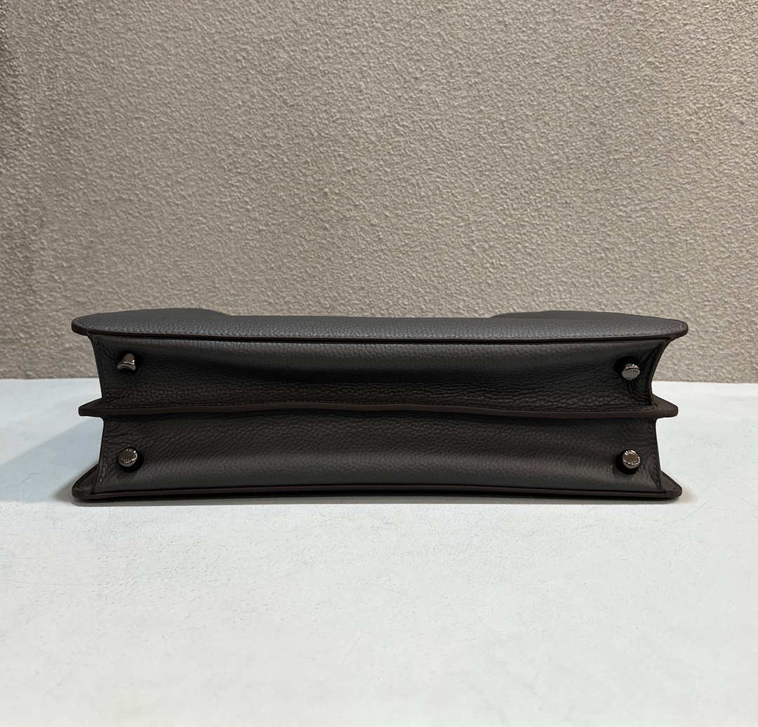 Fendi Peekaboo ISeeU Medium Dark Blue leather bag 7VA529