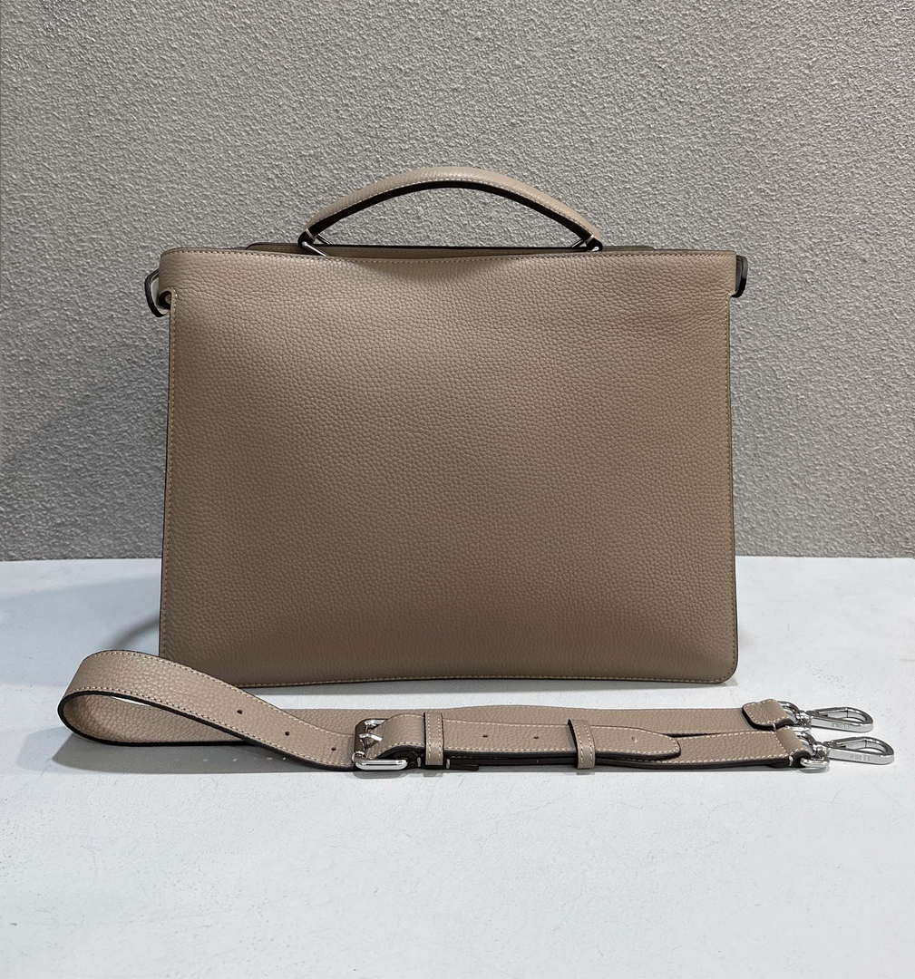 Fendi Peekaboo ISeeU Medium Dove Gray leather bag 7VA529