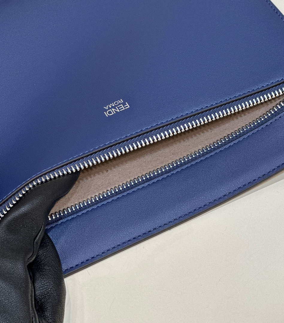 Fendi Peekaboo ISeeU Medium Dove Gray leather bag 7VA529