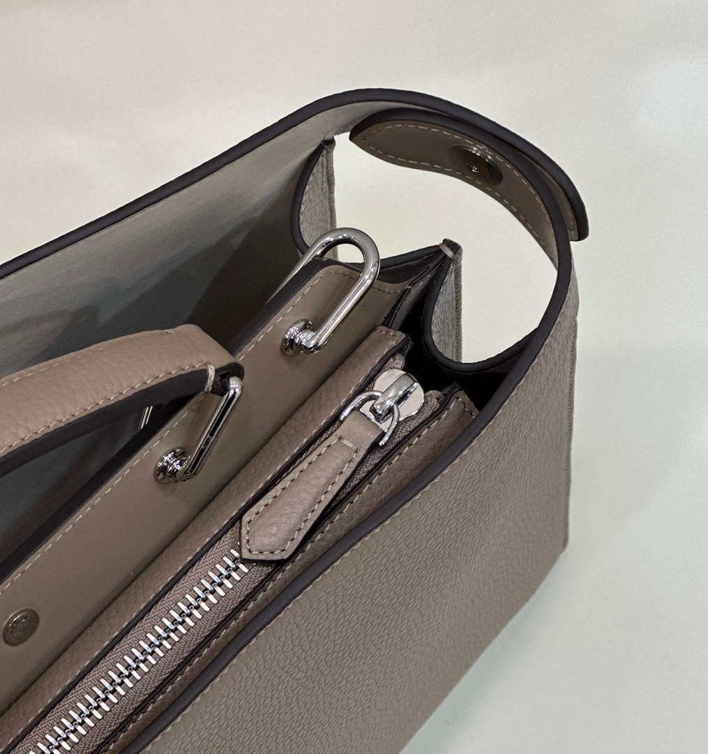 Fendi Peekaboo ISeeU Medium Dove Gray leather bag 7VA529