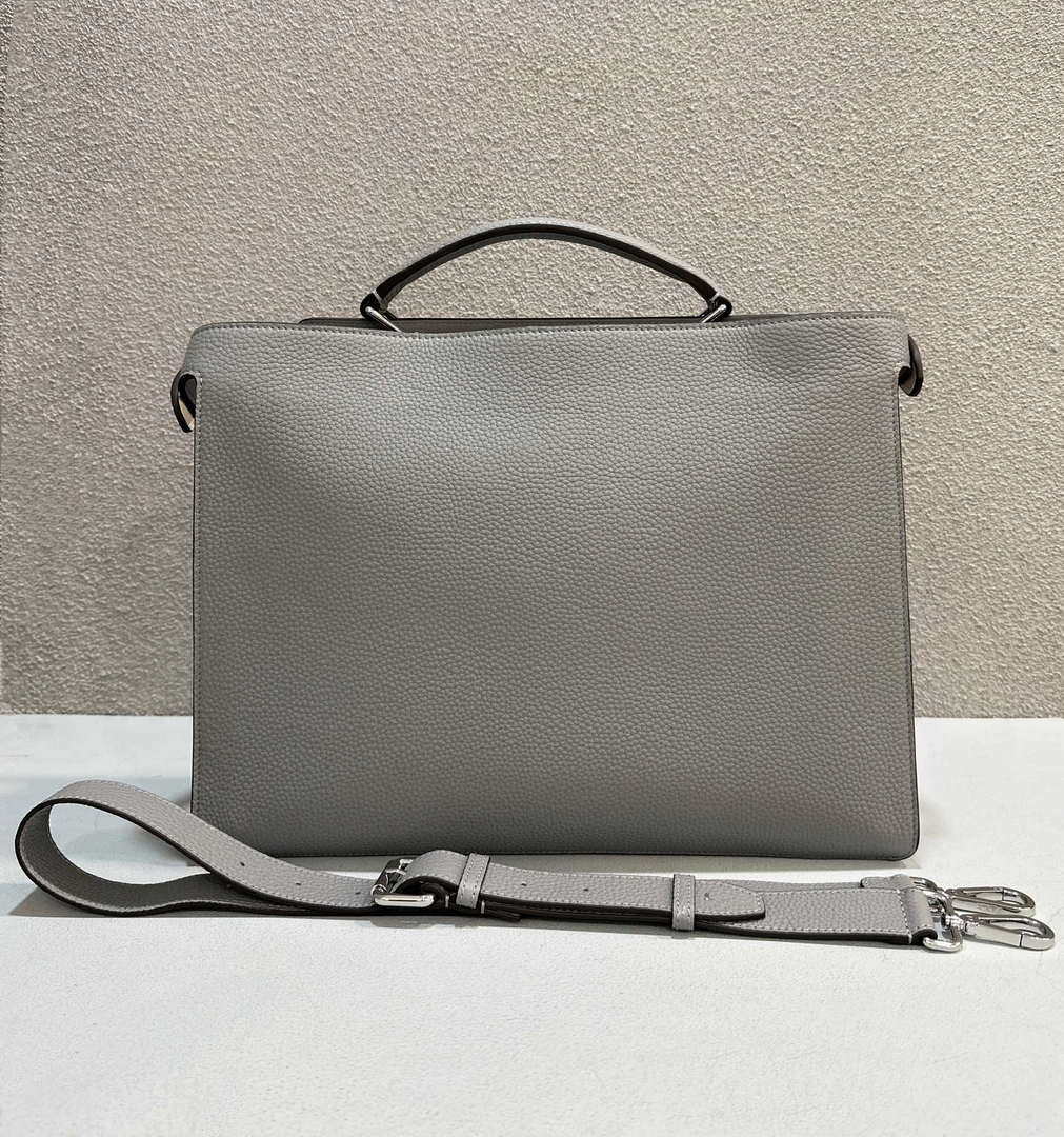 Fendi Peekaboo ISeeU Medium Gray leather bag 7VA529