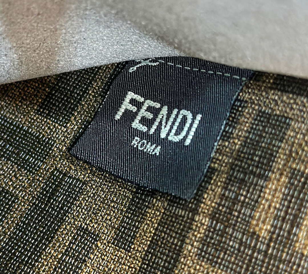 Fendi Peekaboo ISeeU Medium Gray leather bag 7VA529