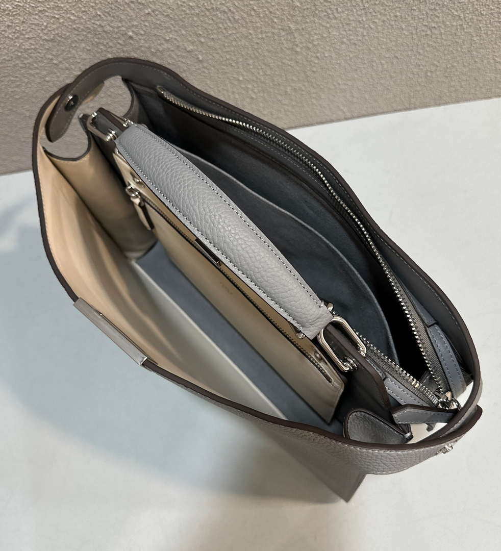 Fendi Peekaboo ISeeU Medium Gray leather bag 7VA529