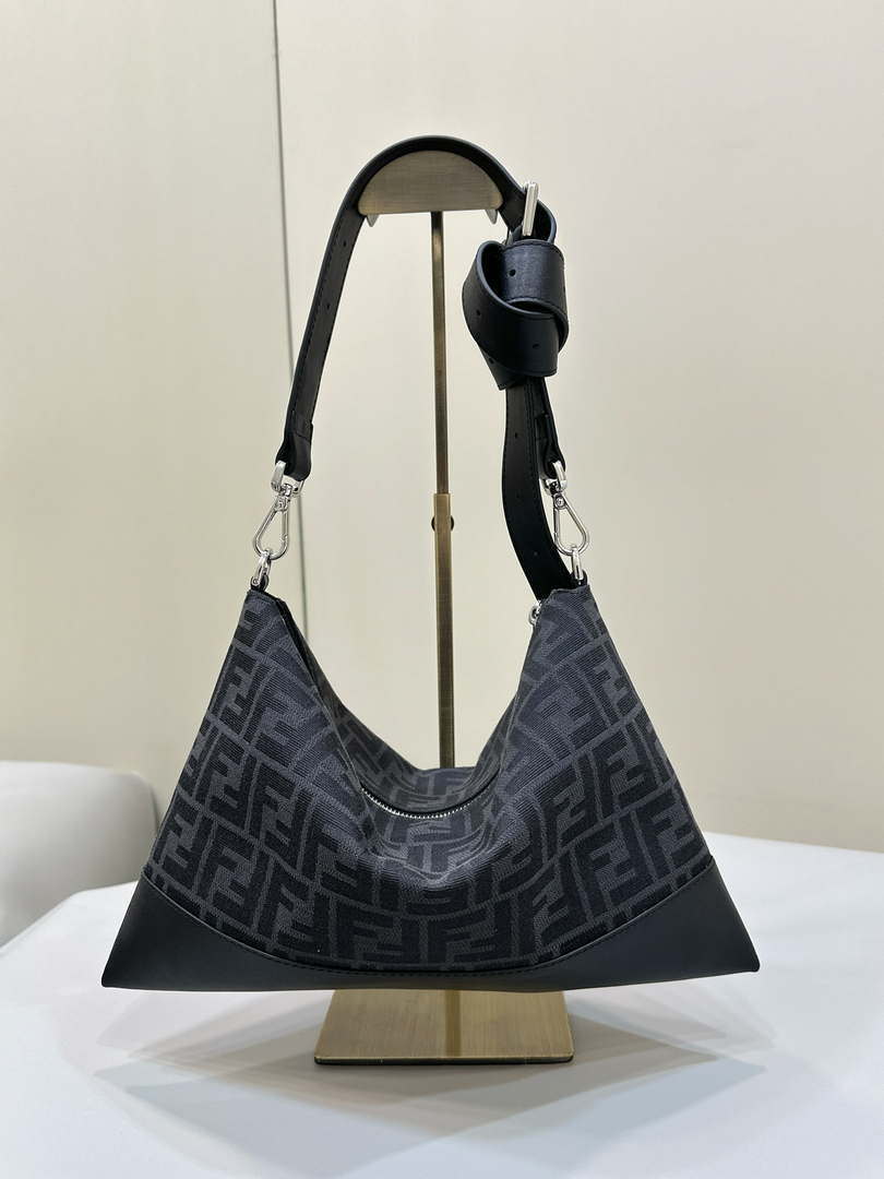 FENDI Thin Zipper Messenger Bag 7VA390 Black FF jacquard fabric bag 8631