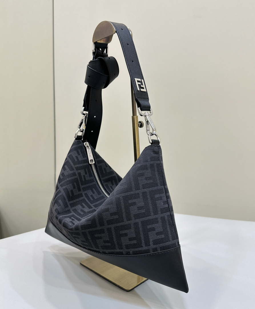FENDI Thin Zipper Messenger Bag 7VA390 Black FF jacquard fabric bag 8631