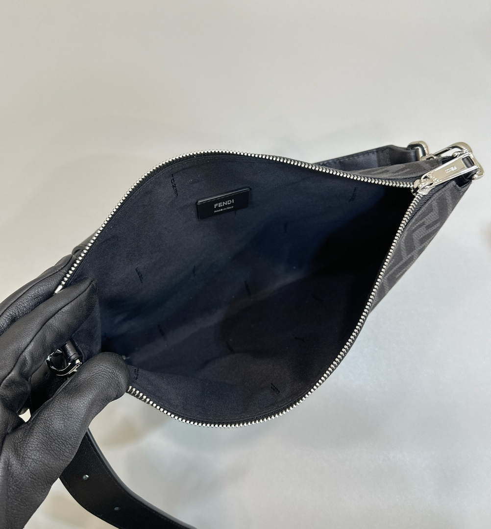 FENDI Thin Zipper Messenger Bag 7VA390 Black FF jacquard fabric bag 8631