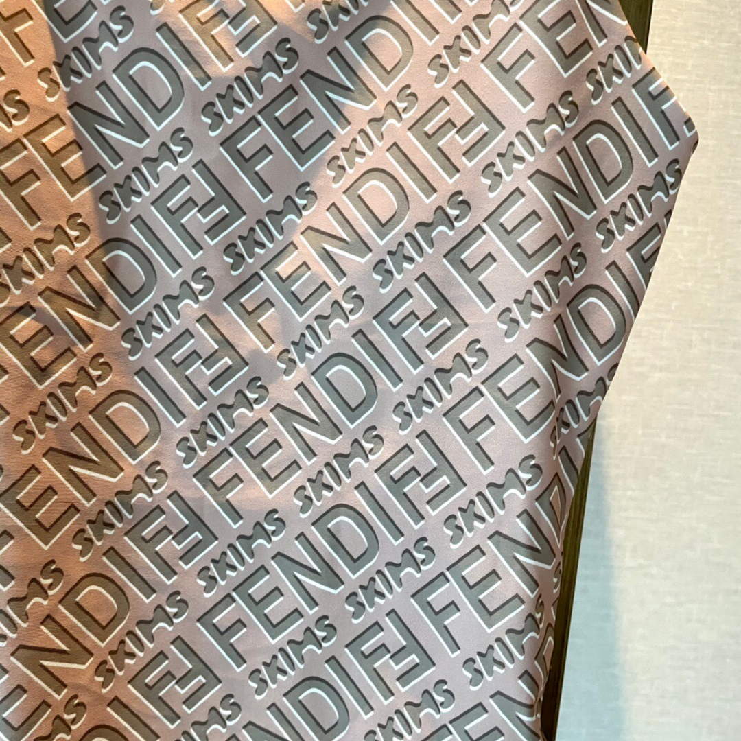 Fendi Women's swimsuit with Fendi Bikini FXB975