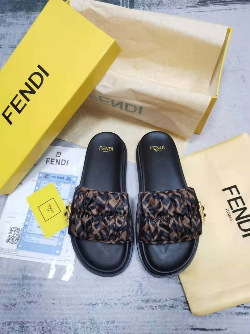 Fendi Women's slippers F88362