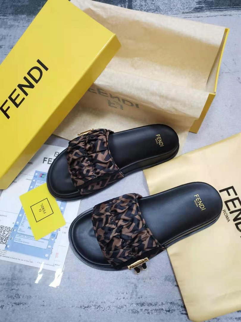 Fendi Women's slippers F88362