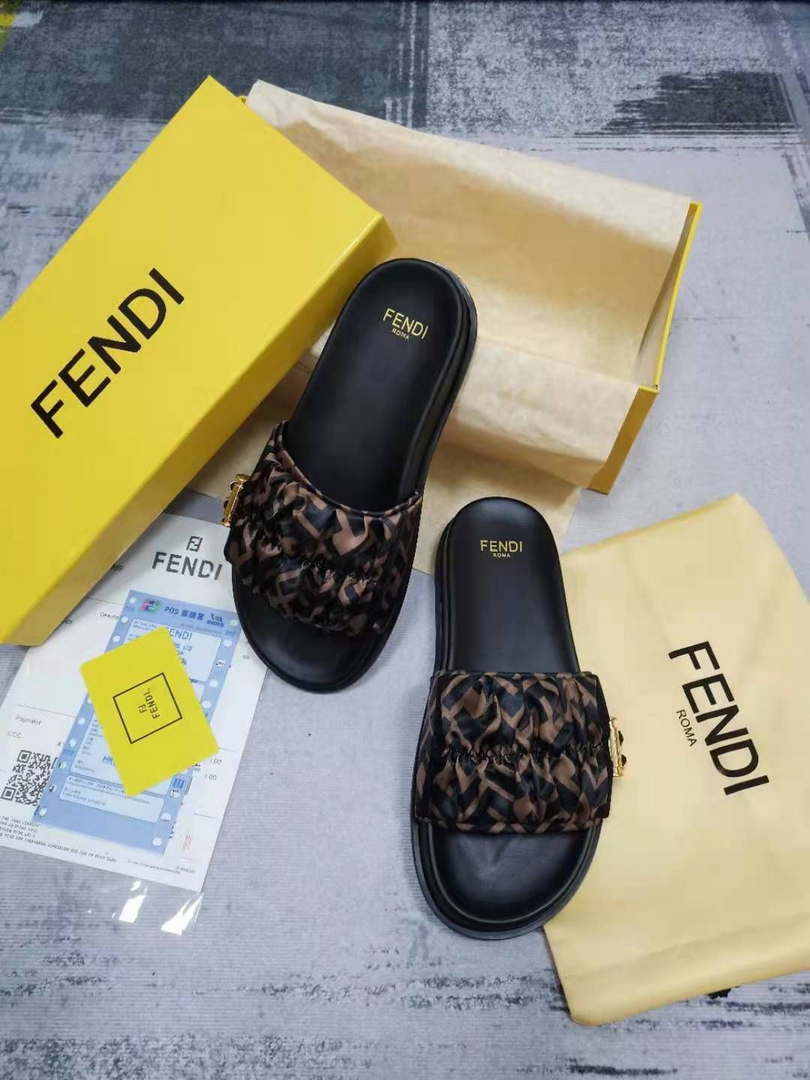 Fendi Women's slippers F88362