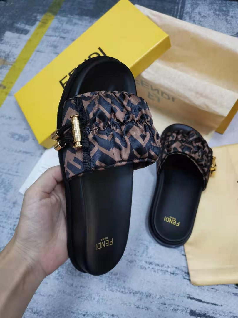 Fendi Women's slippers F88362