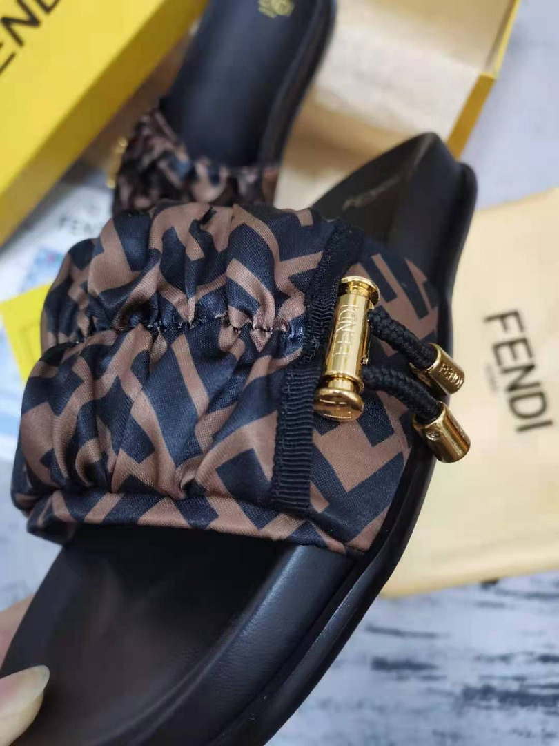 Fendi Women's slippers F88362