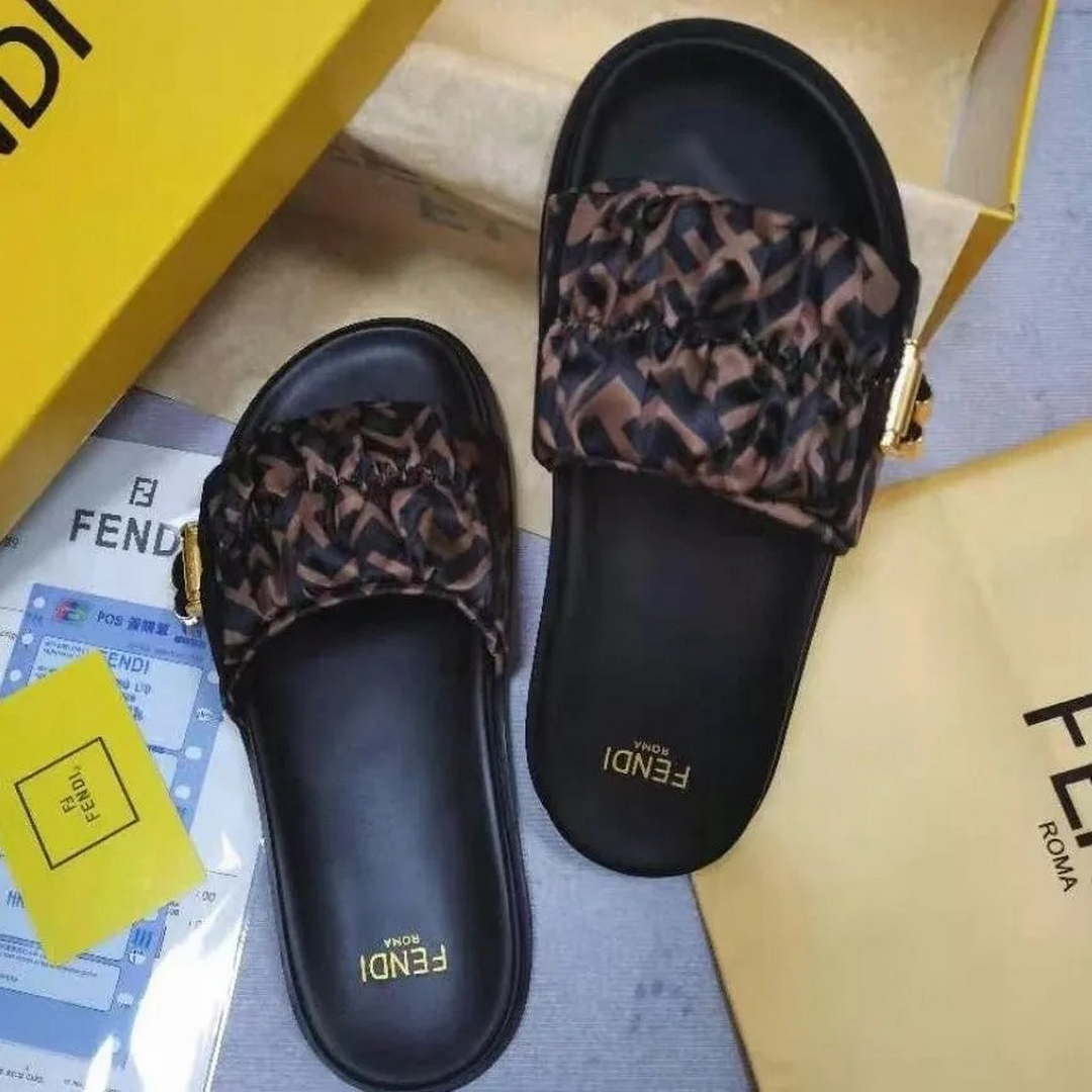 Fendi Women's slippers F88362