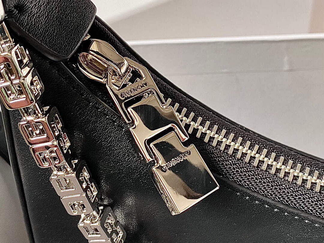 Givenchy BB50LWB1A4 Medium Moon Cut Out bag in leather Black