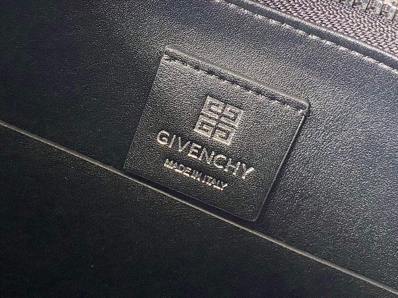 Givenchy BB50LWB1A4 Medium Moon Cut Out bag in leather Black