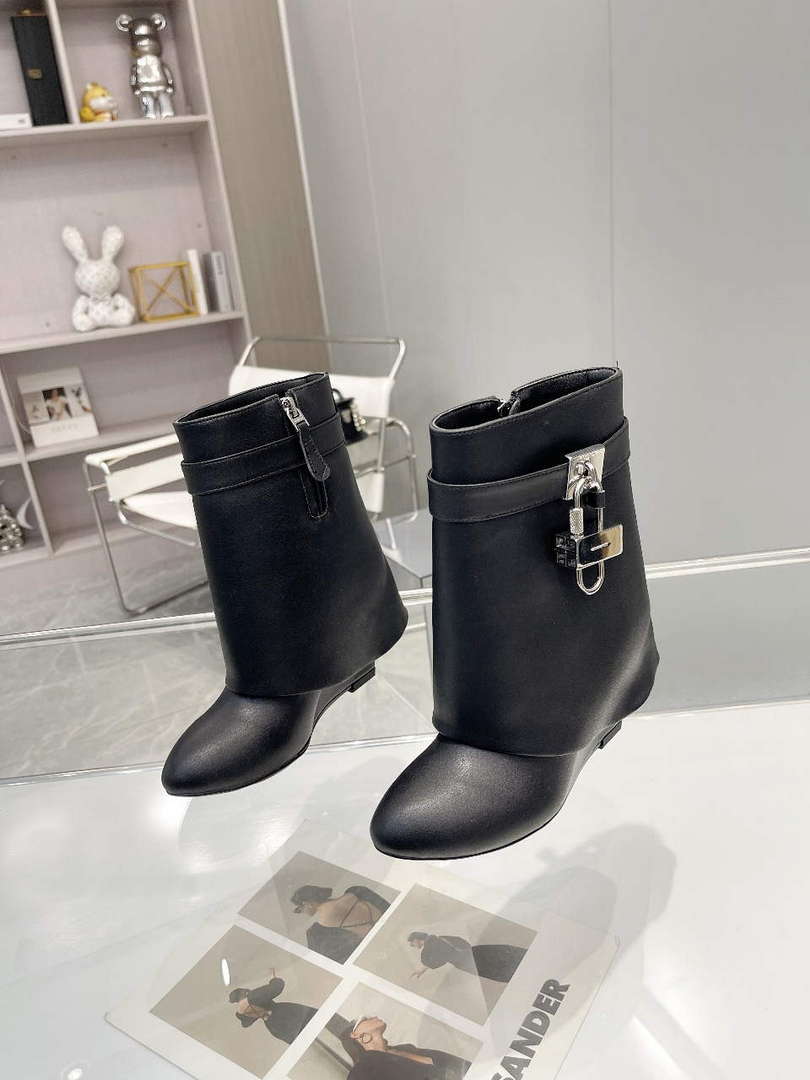 Givenchy  BE603KE0YP Women's Shoes Shark Lock Ankle Boots G97114