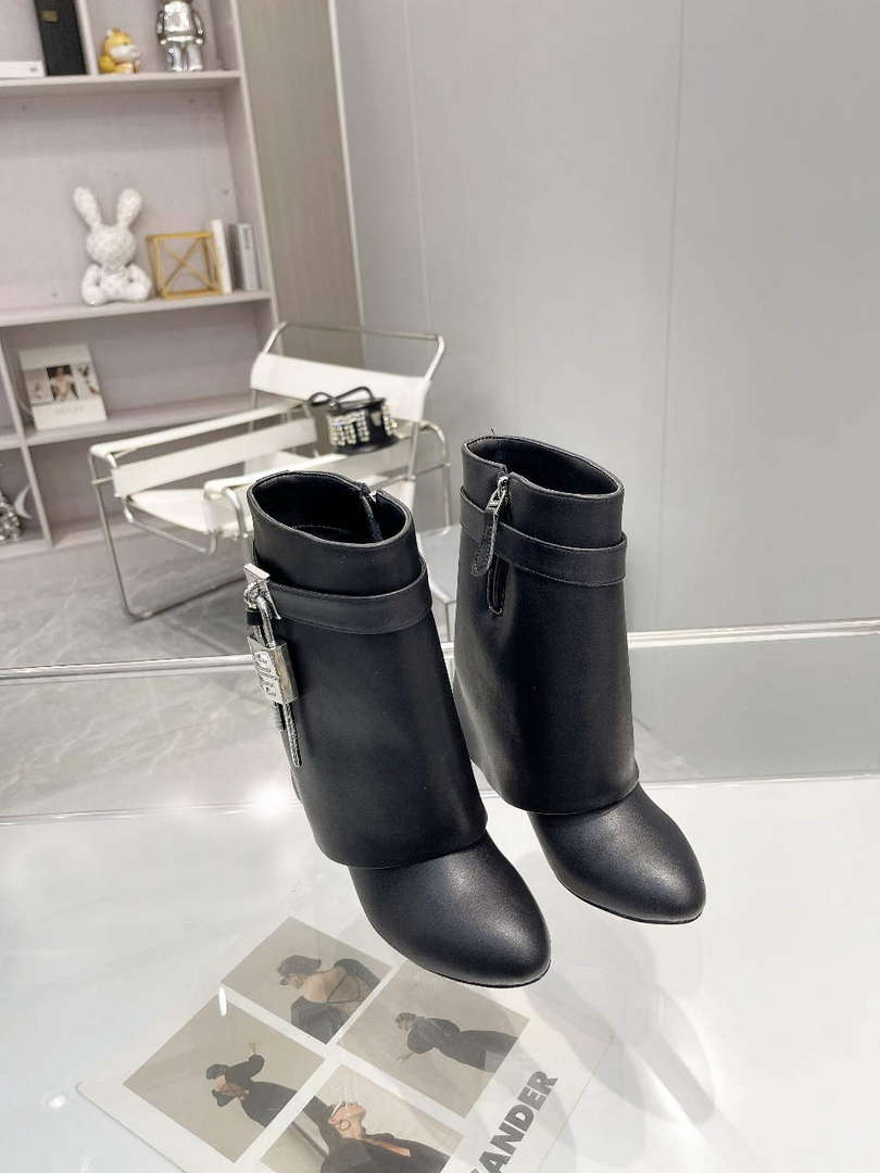 Givenchy  BE603KE0YP Women's Shoes Shark Lock Ankle Boots G97114