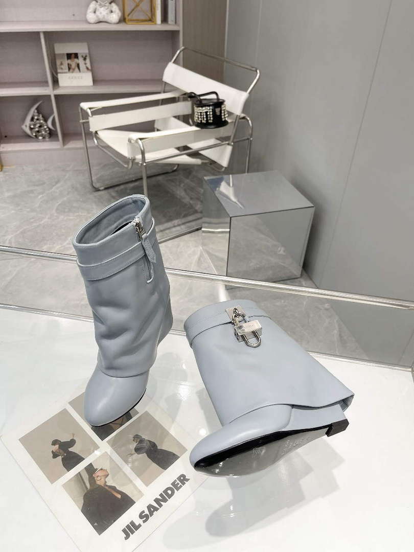 Givenchy  BE603KE0YP Women's Shoes Shark Lock Ankle Boots G97116