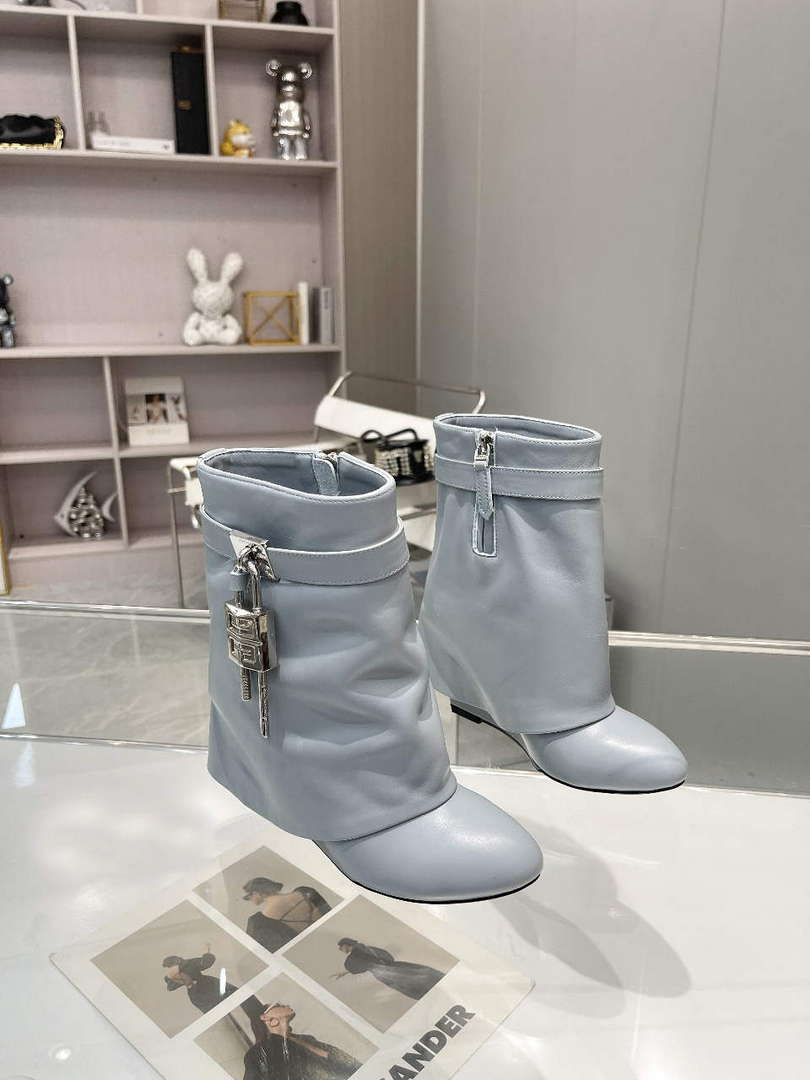 Givenchy  BE603KE0YP Women's Shoes Shark Lock Ankle Boots G97116