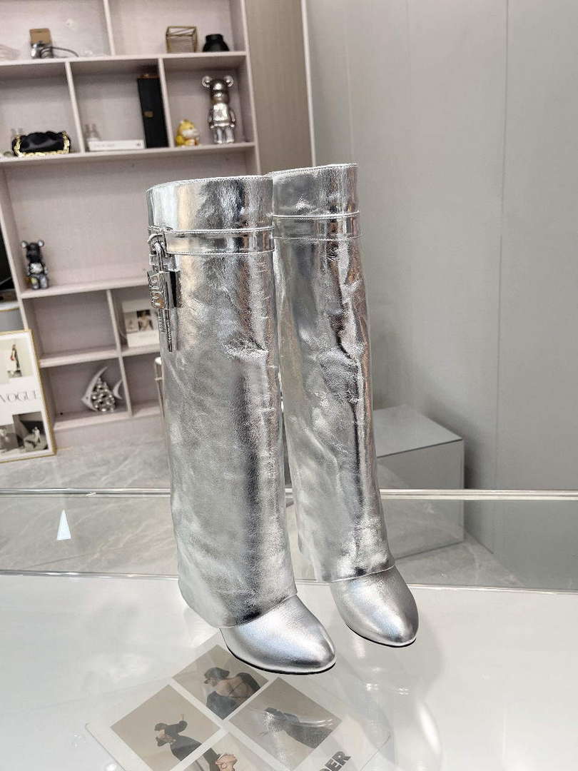 Givenchy BE7021E0YP Women's Shoes Shark Lock Boots G97103