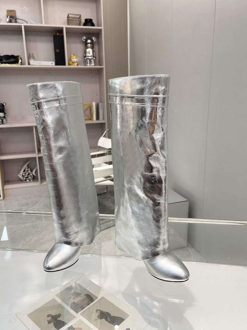 Givenchy BE7021E0YP Women's Shoes Shark Lock Boots G97103