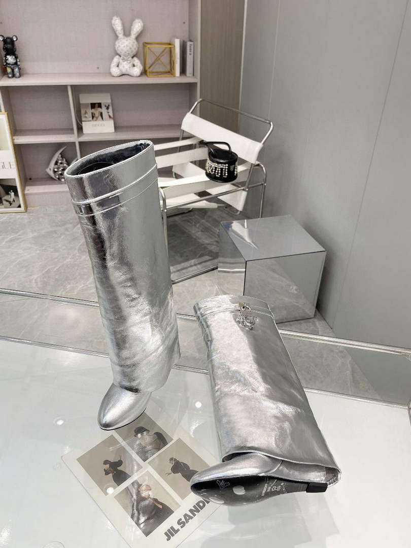 Givenchy BE7021E0YP Women's Shoes Shark Lock Boots G97103