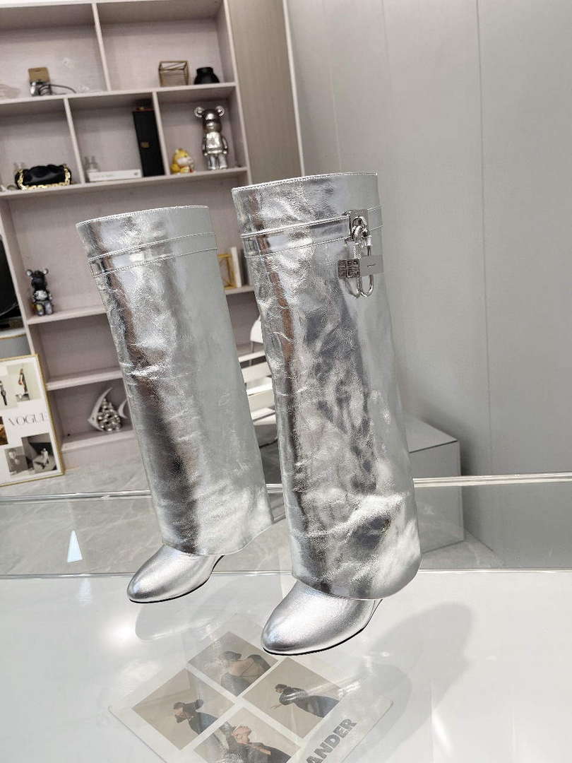 Givenchy BE7021E0YP Women's Shoes Shark Lock Boots G97103