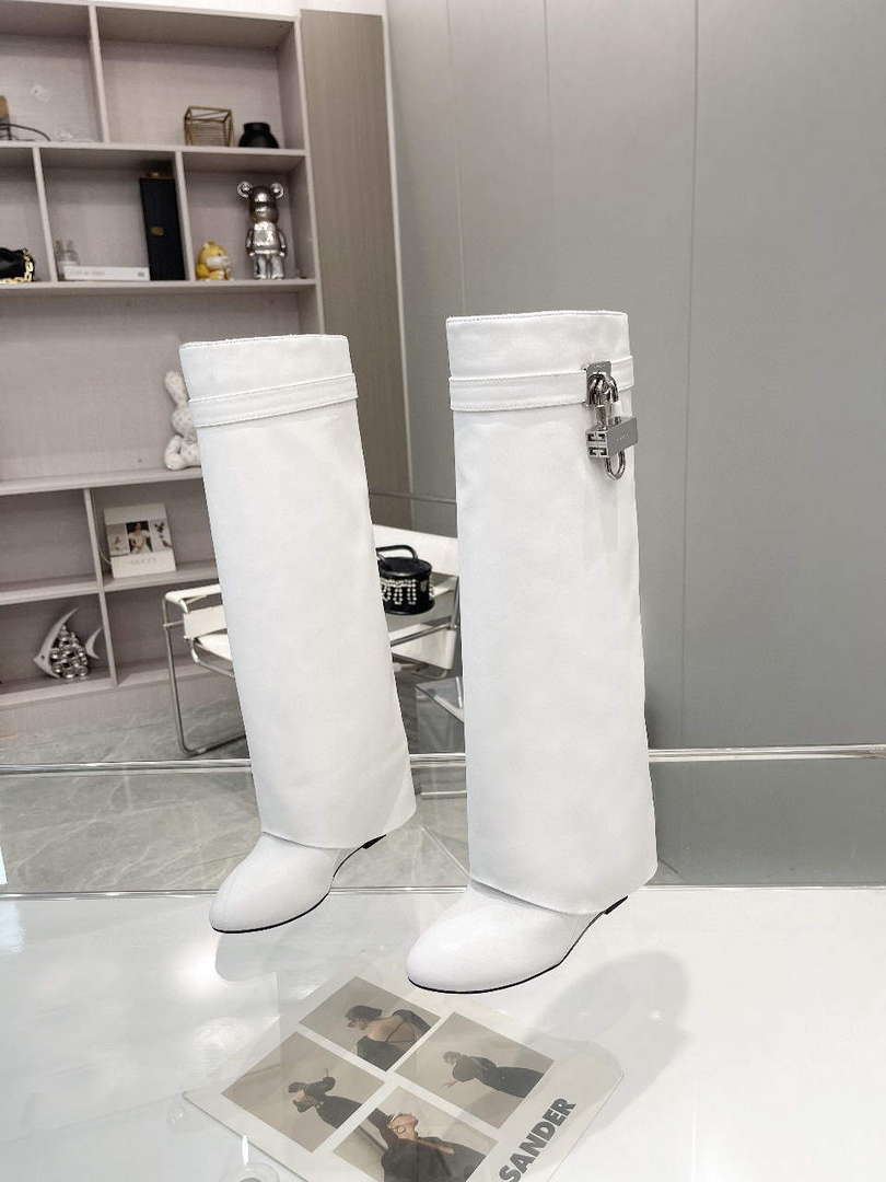 Givenchy BE7021E0YP Women's Shoes Shark Lock Boots G97104
