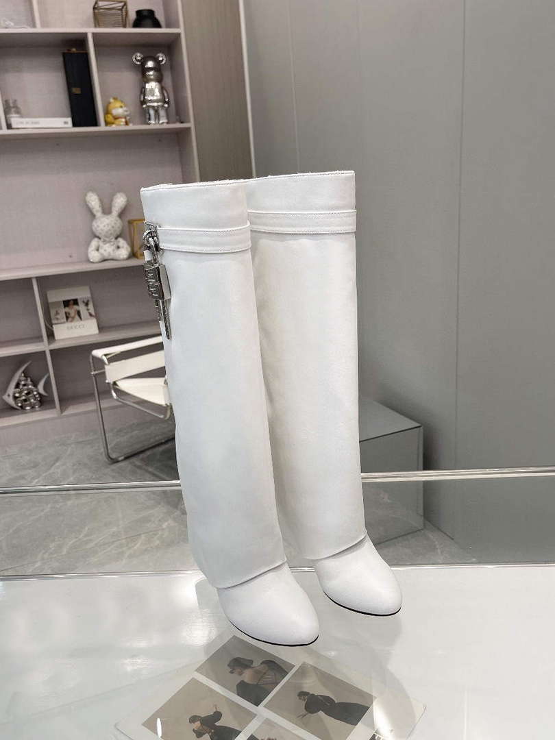 Givenchy BE7021E0YP Women's Shoes Shark Lock Boots G97104