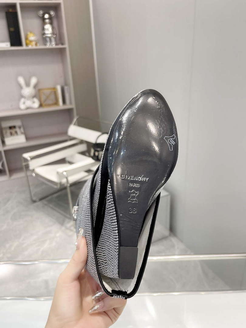 Givenchy BE7021E0YP Women's Shoes Shark Lock Boots G97106