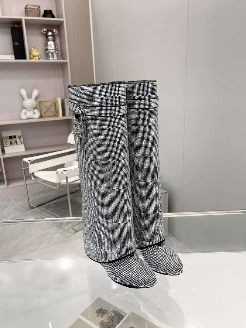 Givenchy BE7021E0YP Women's Shoes Shark Lock Boots G97106