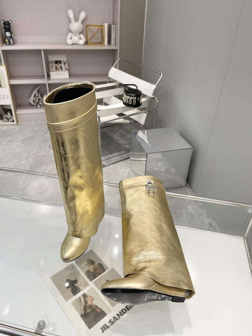 Givenchy BE7021E0YP Women's Shoes Shark Lock Boots G97108