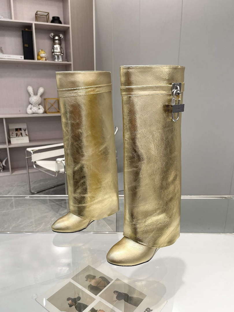 Givenchy BE7021E0YP Women's Shoes Shark Lock Boots G97108