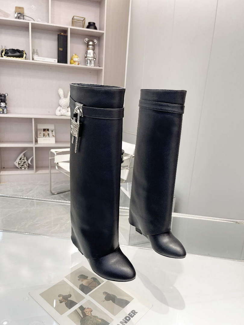 Givenchy BE7021E0YP Women's Shoes Shark Lock Boots G97109