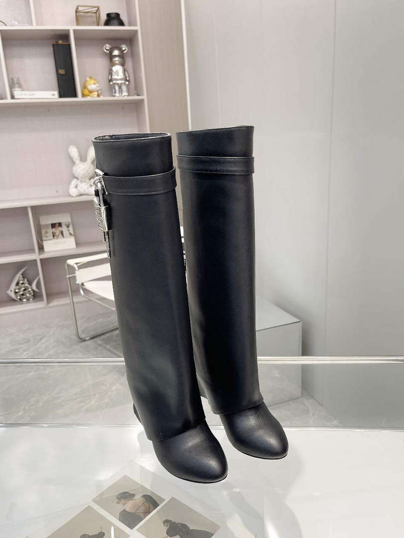 Givenchy BE7021E0YP Women's Shoes Shark Lock Boots G97109