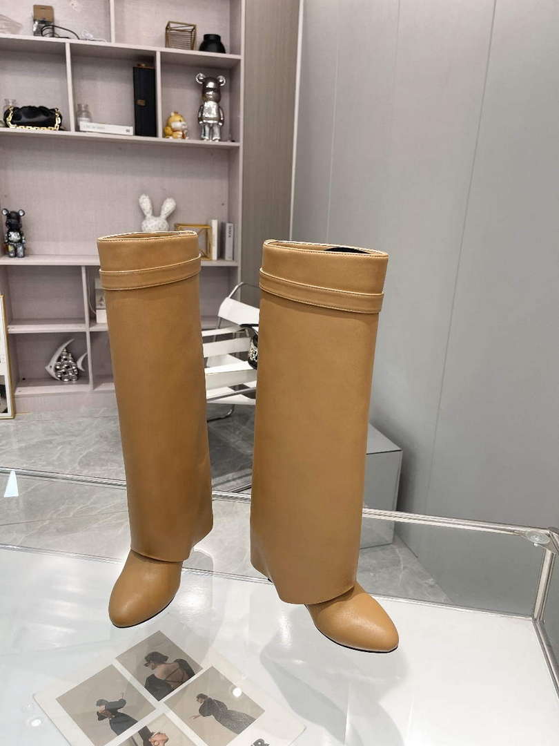 Givenchy BE7021E0YP Women's Shoes Shark Lock Boots G97110