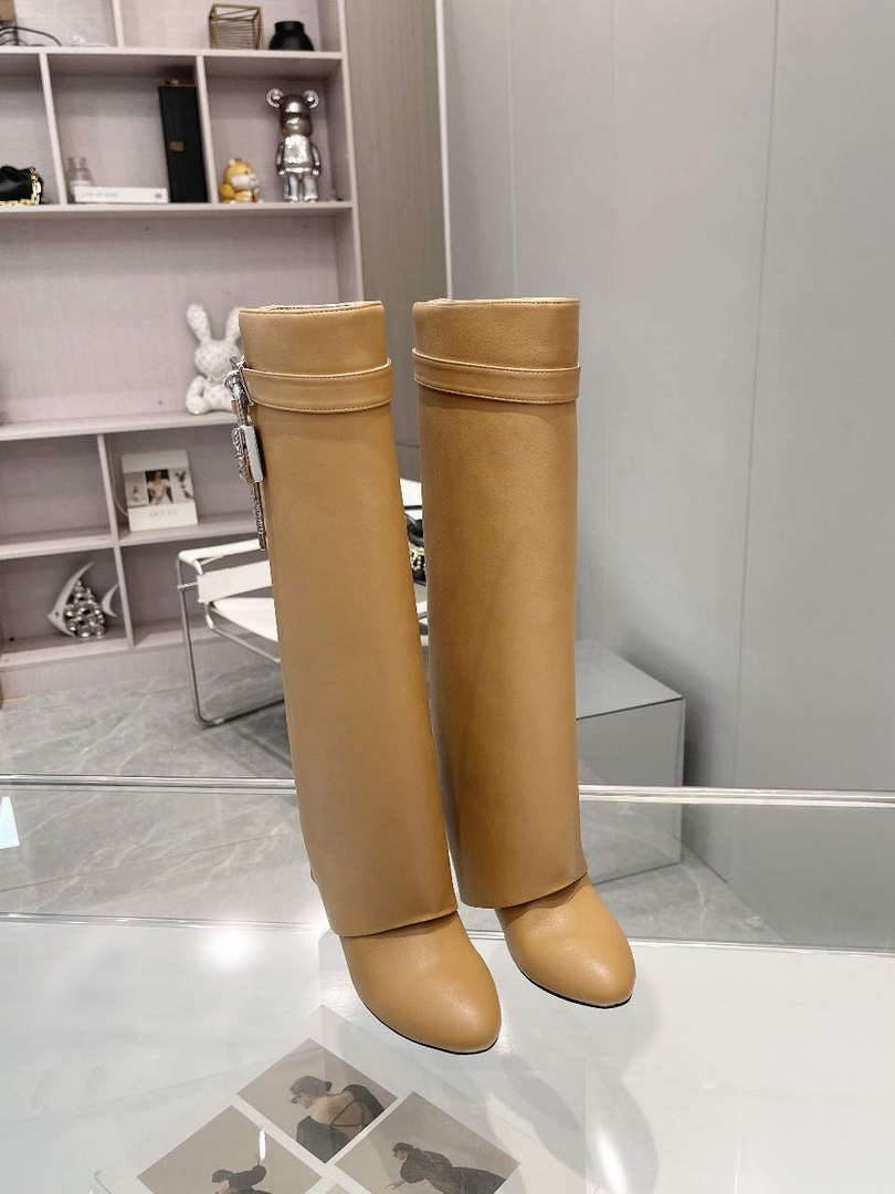 Givenchy BE7021E0YP Women's Shoes Shark Lock Boots G97110