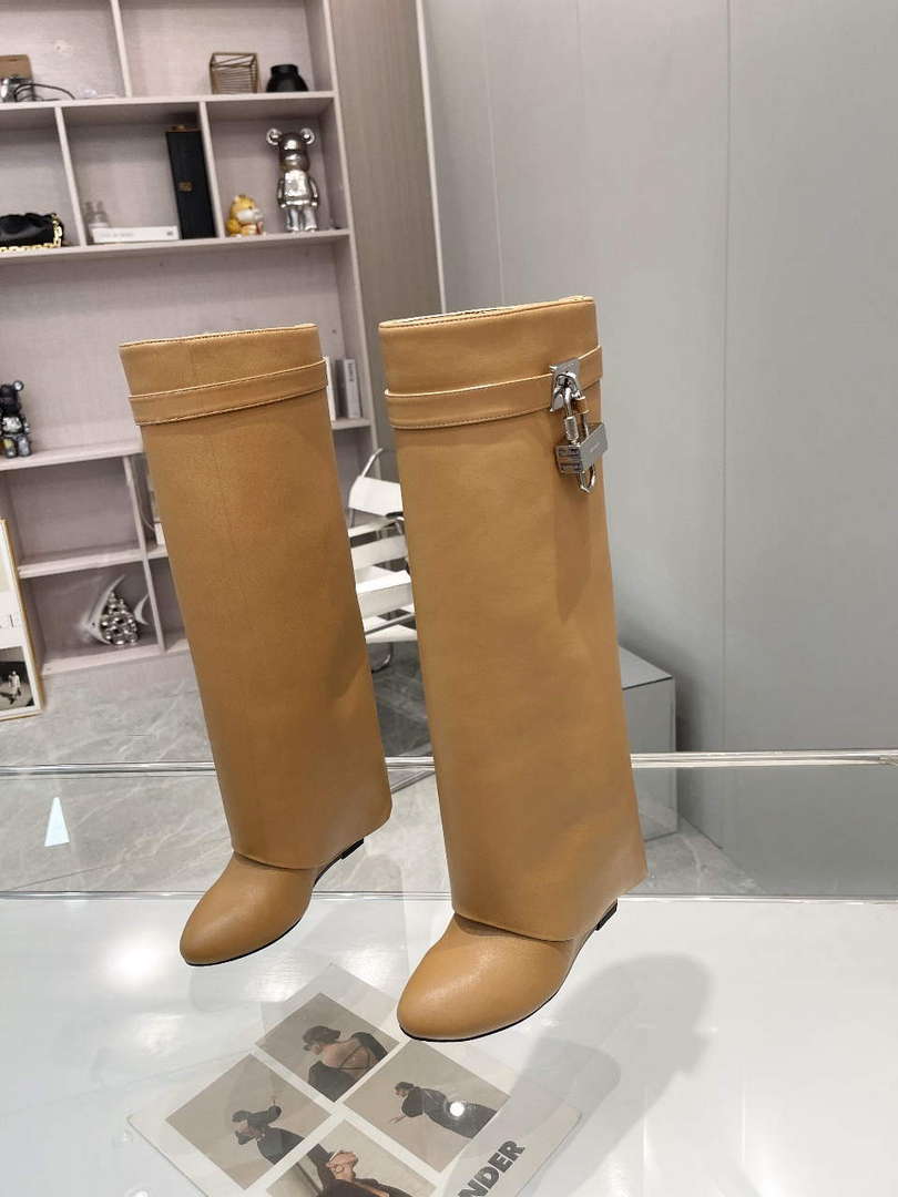 Givenchy BE7021E0YP Women's Shoes Shark Lock Boots G97110
