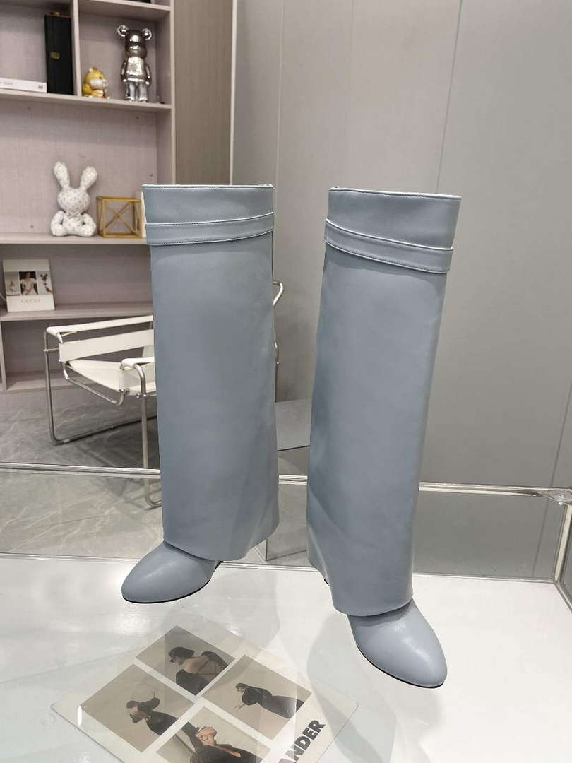 Givenchy BE7021E0YP Women's Shoes Shark Lock Boots G97111