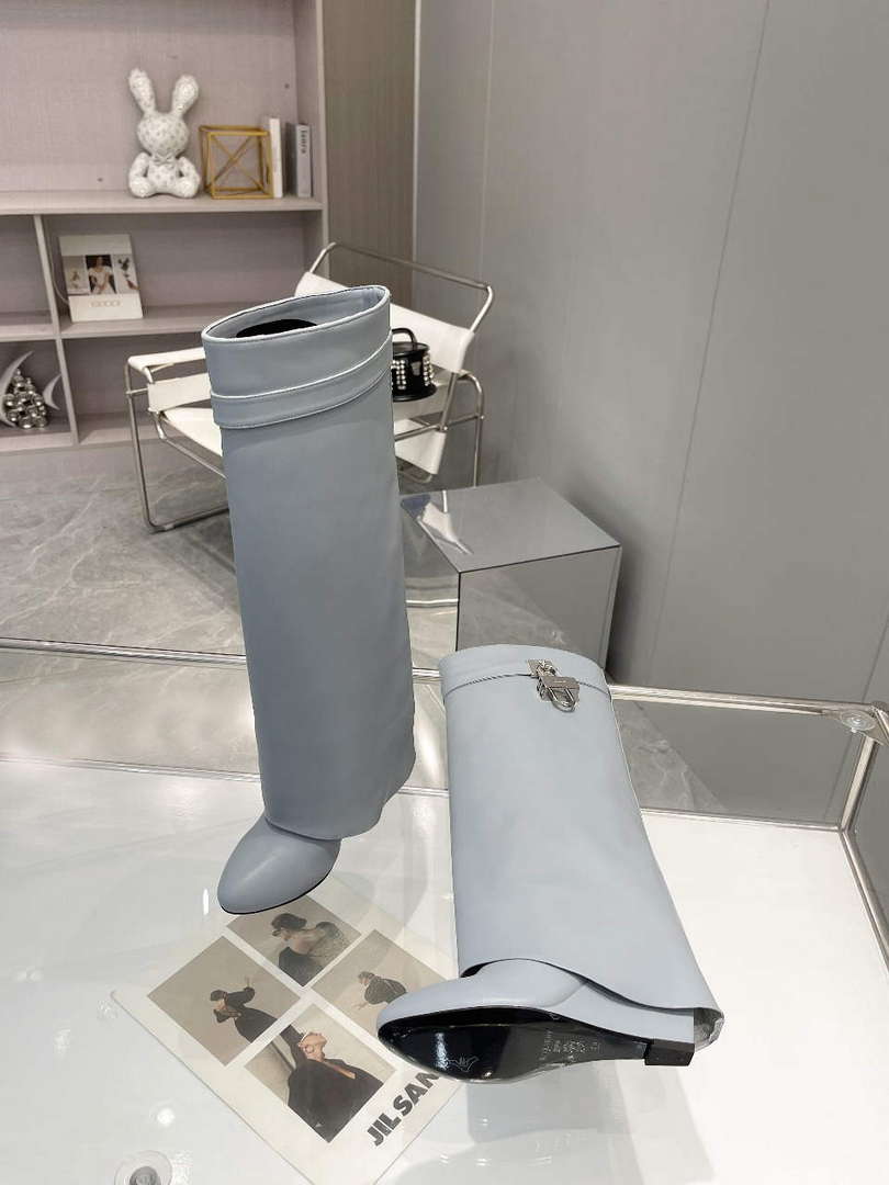Givenchy BE7021E0YP Women's Shoes Shark Lock Boots G97111