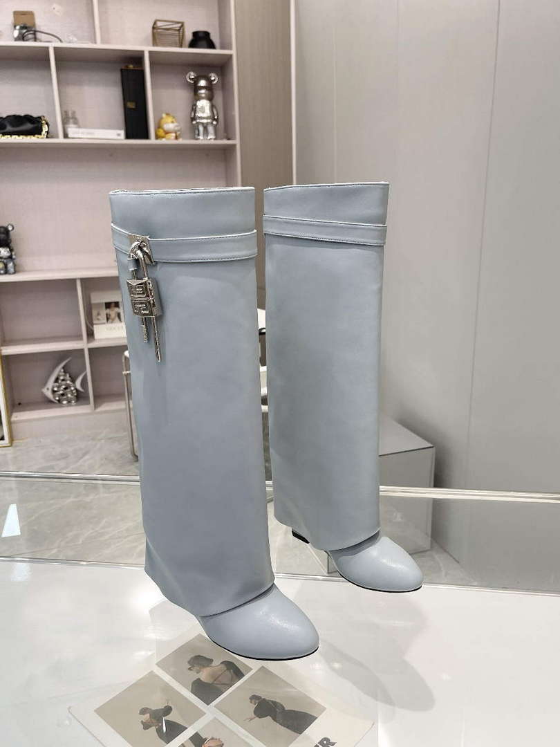 Givenchy BE7021E0YP Women's Shoes Shark Lock Boots G97111