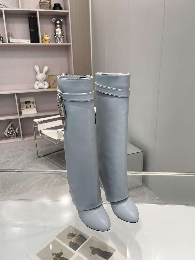 Givenchy BE7021E0YP Women's Shoes Shark Lock Boots G97111