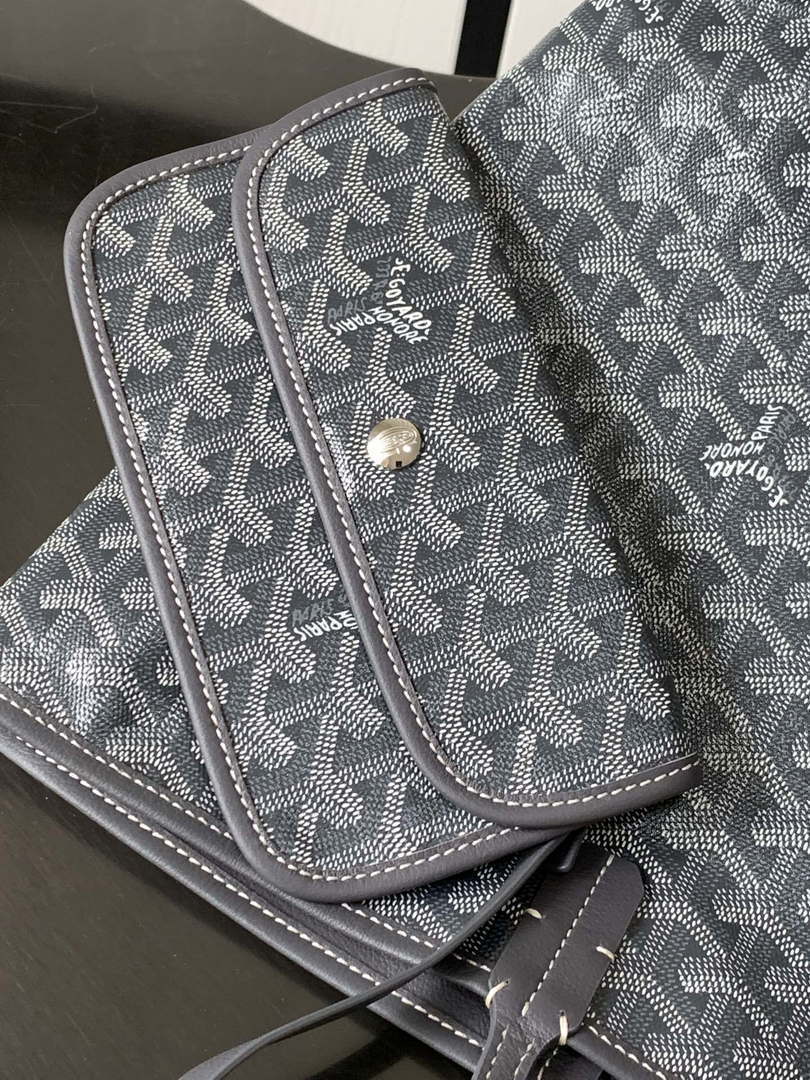 Goyard ANJOUSPMLCG03TY01P Anjou PM Bag Gray