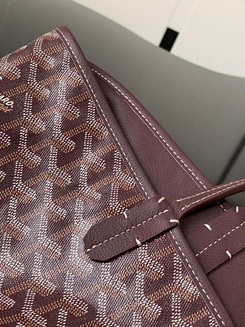 Goyard ANJOUSPMLCG03TY01P Anjou PM Bag Wine Red