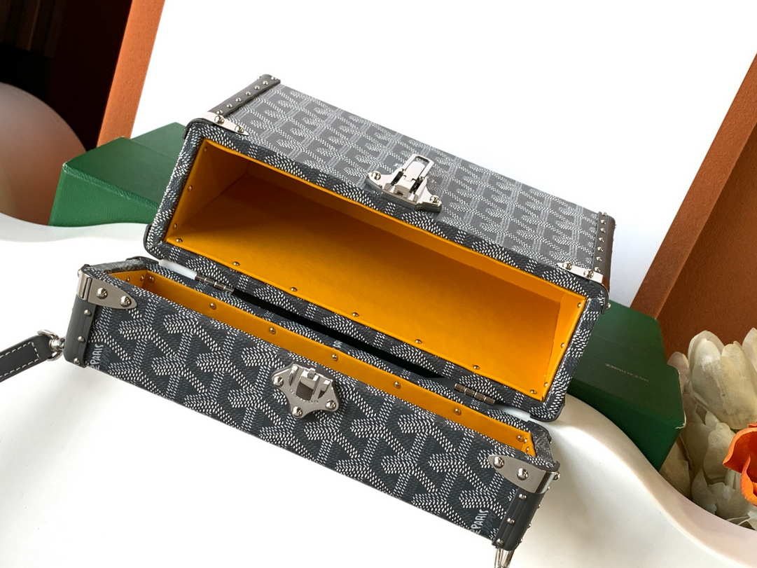 Goyard CASSETPMLTY01CL03O Cassette Trunk Bag  Ga16085